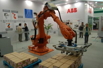 中國(guó)成全球第二大機(jī)器人市場(chǎng)   汽車(chē)機(jī)器人需求大