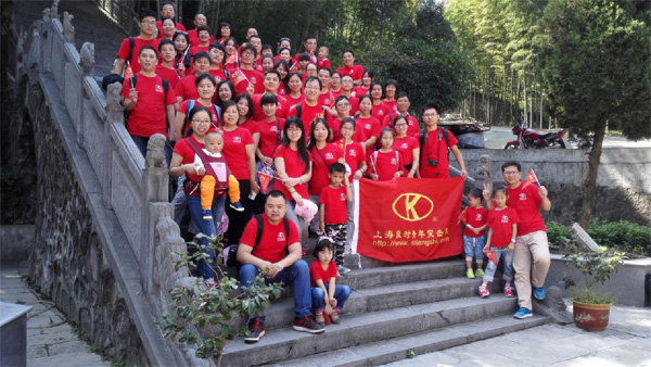 上海良時(shí)大別山助學(xué)之旅出發(fā)了，助學(xué)+拓展+野營(yíng)。
